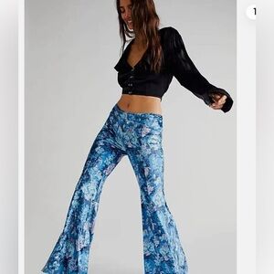 NWT FREE PEOPLE Hold Me Closer Bell Bottom Pants XS Blue Velvet